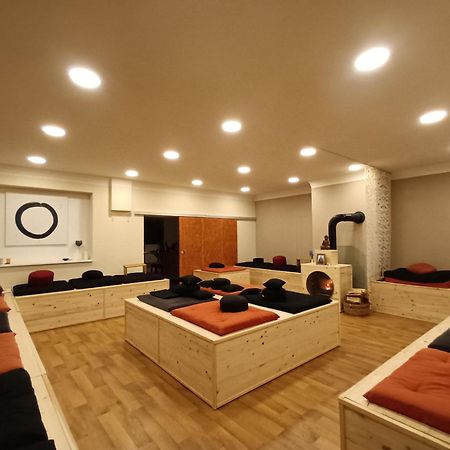 Отель Lee Zen Leezen  Экстерьер фото